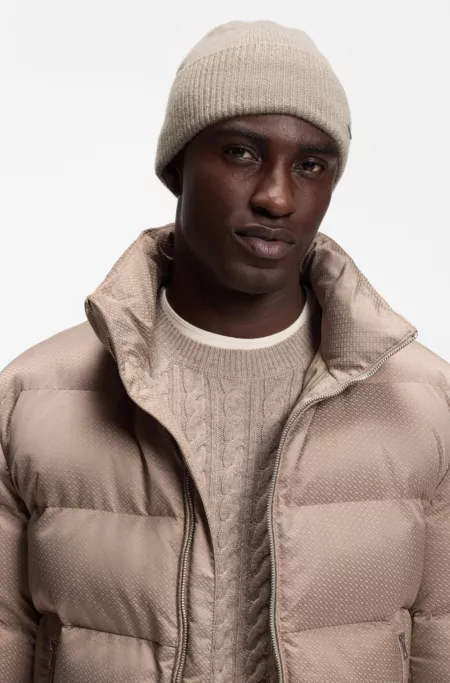 Knit cashmere beanie with metal logo plaque