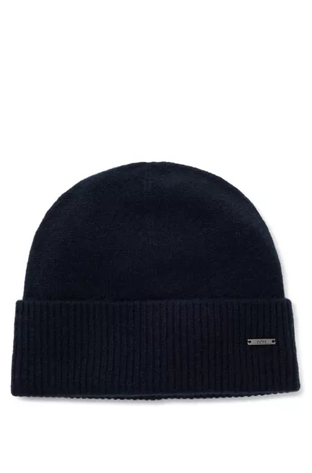 Knit cashmere beanie with metal logo plaque