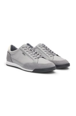 Deportivas de ca&ntilde;a baja en ante y piel sint&eacute;tica, Gris