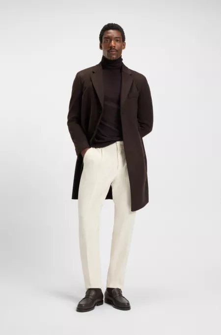 Wool-cashmere coat in a slim fit