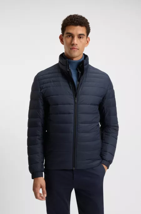 Water-repellent jacket with mixed quilting