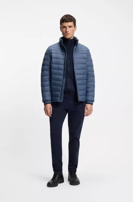 Water-repellent jacket with mixed quilting