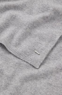 Bufanda de cashmere con adorno de logotipo met&aacute;lico, Gris claro