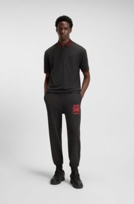 Polo HUGO&nbsp;x&nbsp;RB con parche de logo de toro, Marr&oacute;n oscuro