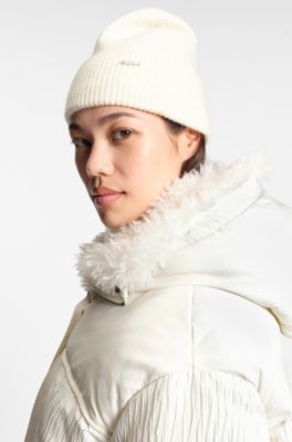 Cashmere beanie hat with metal logo tube, White