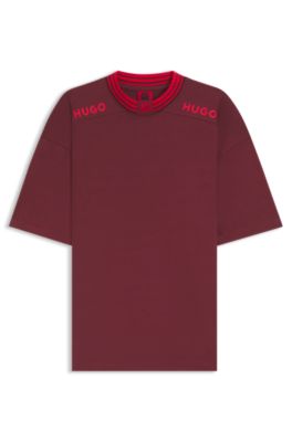 Camiseta de algod&oacute;n HUGO&nbsp;x&nbsp;RB con ribetes y logos, Rojo oscuro