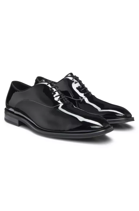 Oxford shoes in patent leather