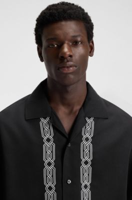 Camisa oversize fit con estampado bordado, Negro