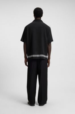 Camisa oversize fit con estampado bordado, Negro