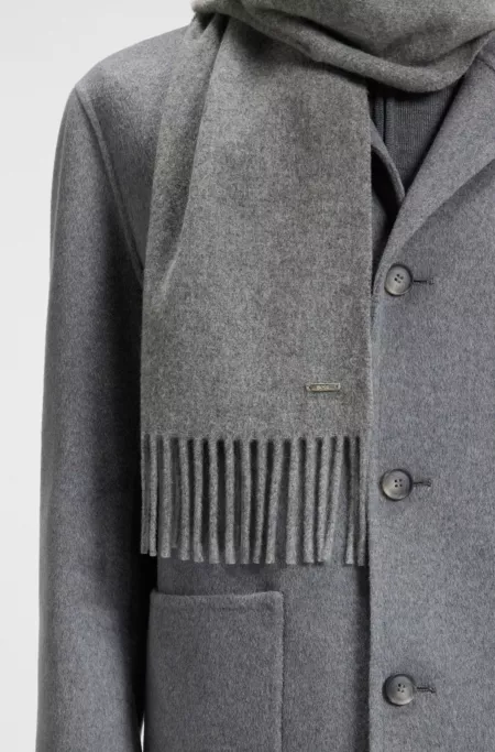 Cashmere scarf with twisted fringes