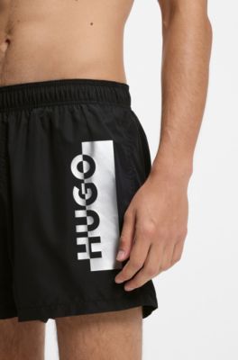 Ba&ntilde;ador tipo shorts con logotipo partido metalizado, Negro