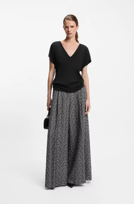 Lustrous-piping top in cotton crepe