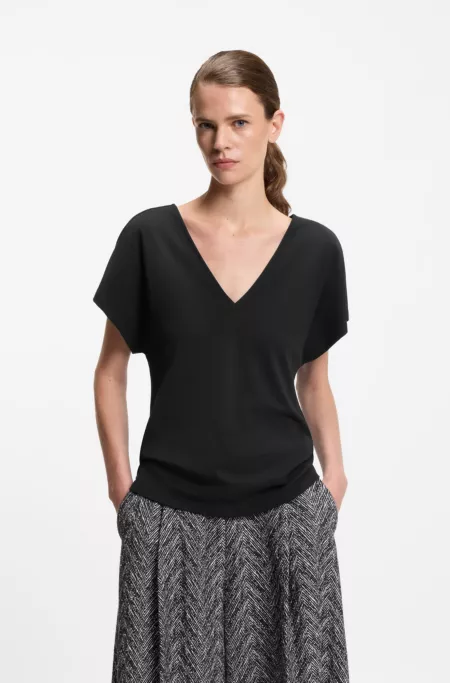 Lustrous-piping top in cotton crepe