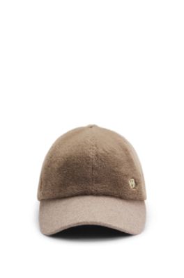 Casquette en fourrure synth&eacute;tique avec visi&egrave;re en laine et soie, Brun chin&eacute;