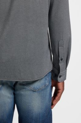 Camisa slim fit en tejido flexible estampado, Negro