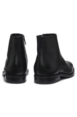 Side-zip boots in leather, Black