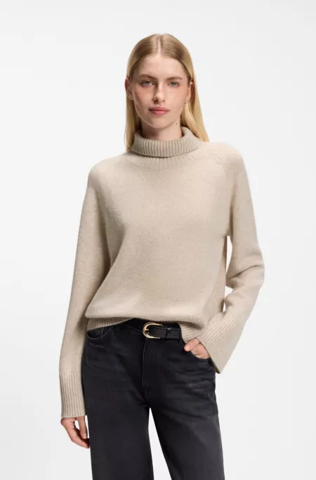 Relaxed-fit turtleneck sweater in cashmere with raglan sleeves