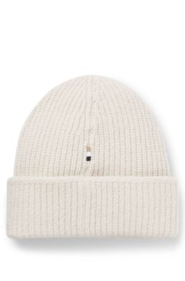 Boucl&eacute; beanie hat in virgin wool, White