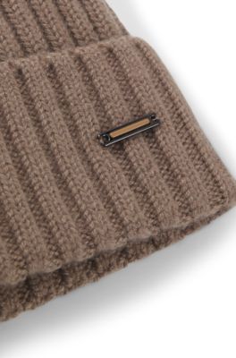 Cashmere beanie hat with ribbing, Light Beige