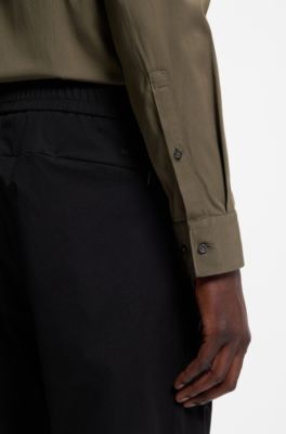 Camisa slim fit de sarga el&aacute;stica, Gris