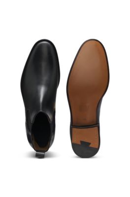 Elasticated-panel Chelsea boots in leather, Black