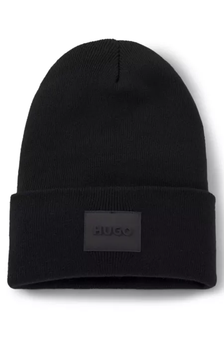 Cotton beanie with logo label