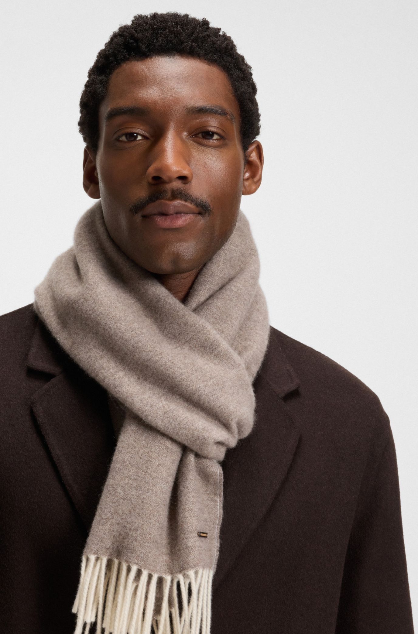 BOSS - Double-faced cashmere scarf - Light Beige