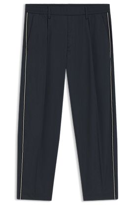 Pantalon coupe fuselée avec finition déperlante