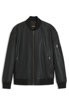 Chaqueta bomber de piel con bolsillo en la manga, Negro