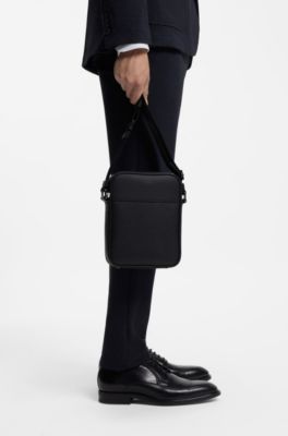 Reporter bag in textured and plain leather, Black