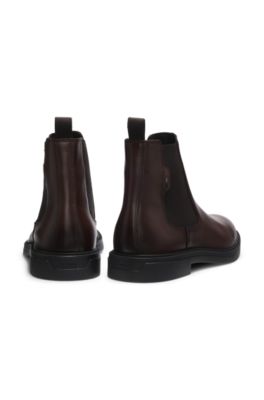 Bottines Chelsea en cuir lustr&eacute; avec surpiq&ucirc;re embl&eacute;matique, Marron fonc&eacute;