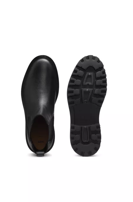 Grained leather boots with elastic side panels