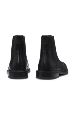 Botines Chelsea en piel con detalles calados, Negro