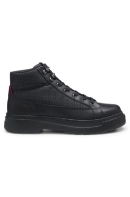 Botines con monograma y apliques de piel, Negro