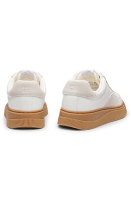 Deportivas de ca&ntilde;a baja con ribetes de ante, Blanco