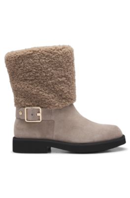 Bottines en cuir su&eacute;d&eacute; style motard avec monogramme Double&nbsp;B, Brun chin&eacute;