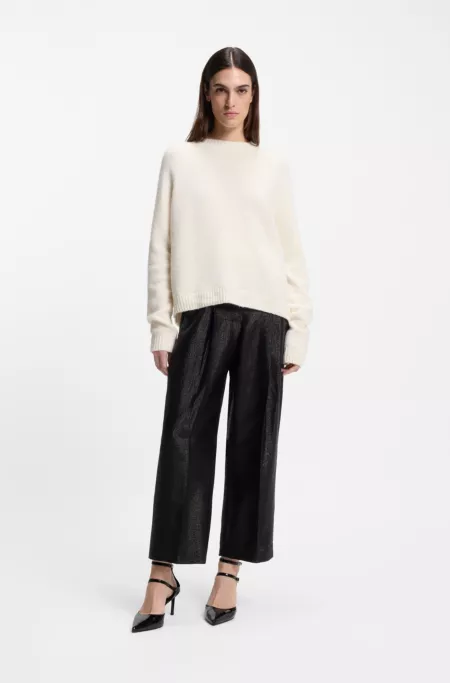 Strap-detail pumps in patent leather