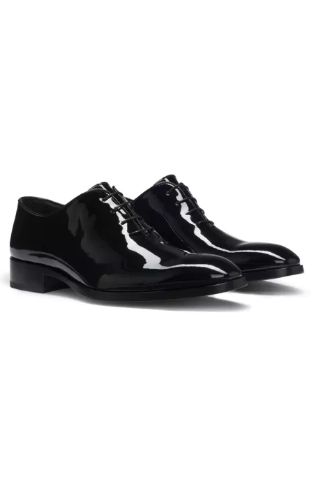 Oxford shoes in patent leather