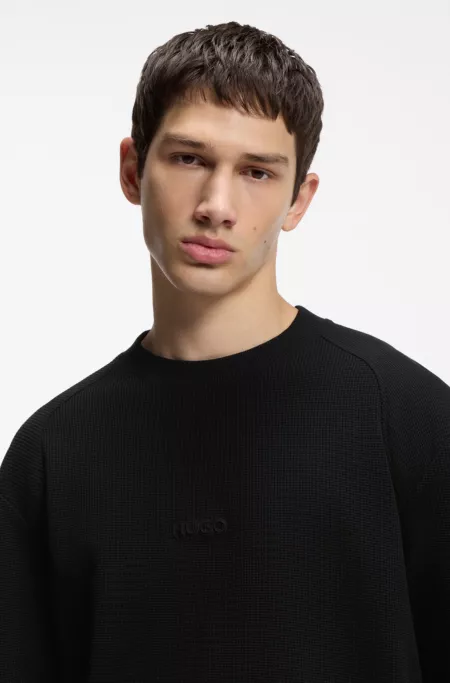 Waffle-structured T-shirt in cotton