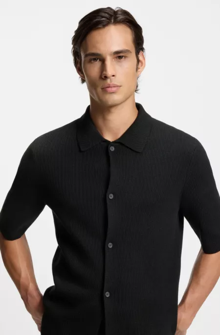 Regular-fit shirt with ribbed structure