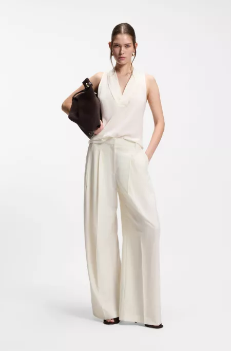 Sleeveless blouse in sandwashed silk with V neckline