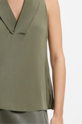 Blusa sin mangas en seda lavada a la arena con escote en pico, Verde oscuro