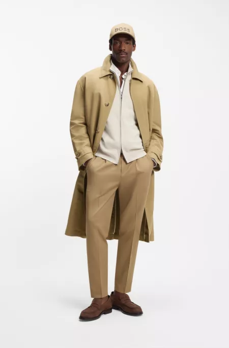 Water-repellent coat with concealed closure