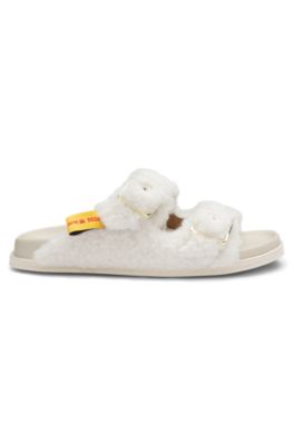 Chanclas BOSS&nbsp;x&nbsp;Steiff en tejido de peluche con hebilla, Blanco