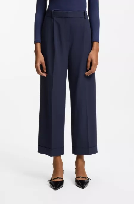Cropped trousers with front pleats