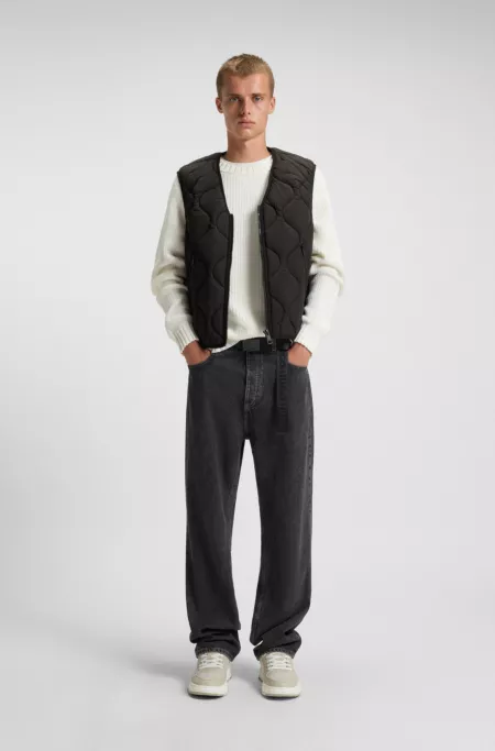 Onion-quilted gilet with water-repellent finish