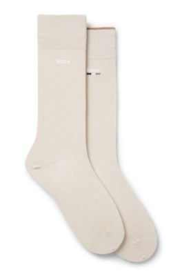 Paquete de dos pares de calcetines de largo est&aacute;ndar con logos, Beige claro