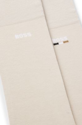 Paquete de dos pares de calcetines de largo est&aacute;ndar con logos, Beige claro