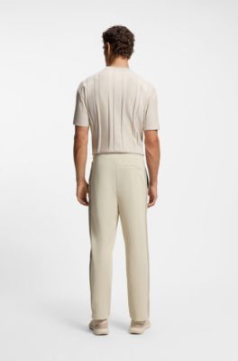 Pantalones de ch&aacute;ndal regular fit con escudo con logo, Beige claro