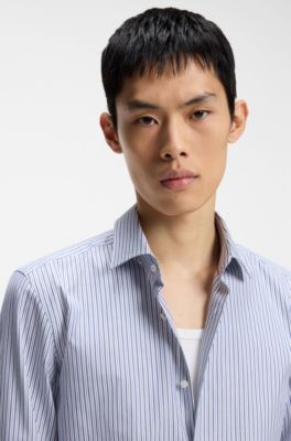 Camisa slim fit en algod&oacute;n Oxford con pu&ntilde;os cl&aacute;sicos, Celeste